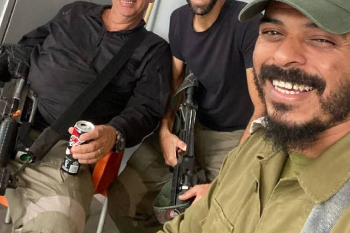 الإعلام العبري: الرقيب أول غالب النصاصرة، الذي قُتل بمعارك شمال غزة، ظهر سابقًا بصورة سيلفي مع مسؤولين أمنيين قُتلا خلال معارك 7 أكتوبر.