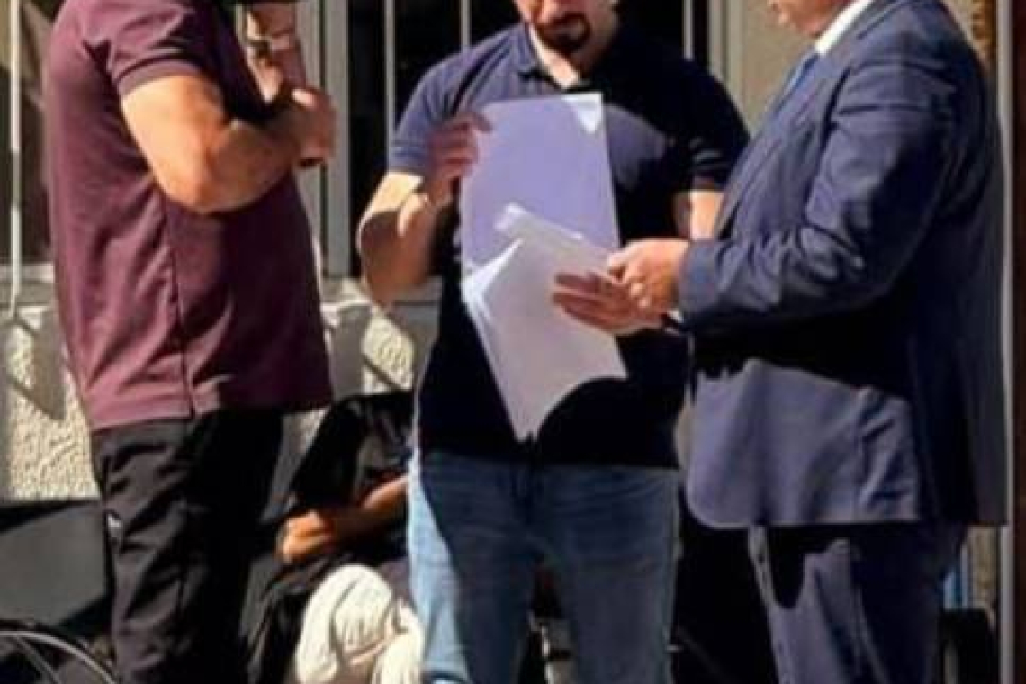 شرطة الاحتلال تسلم وزير شؤون القدس أشرف الأعور قرارًا بالإبعاد عن الضفة الغربية لمدة ستة شهور، مع منعه من ممارسة مهامه الحكومية.