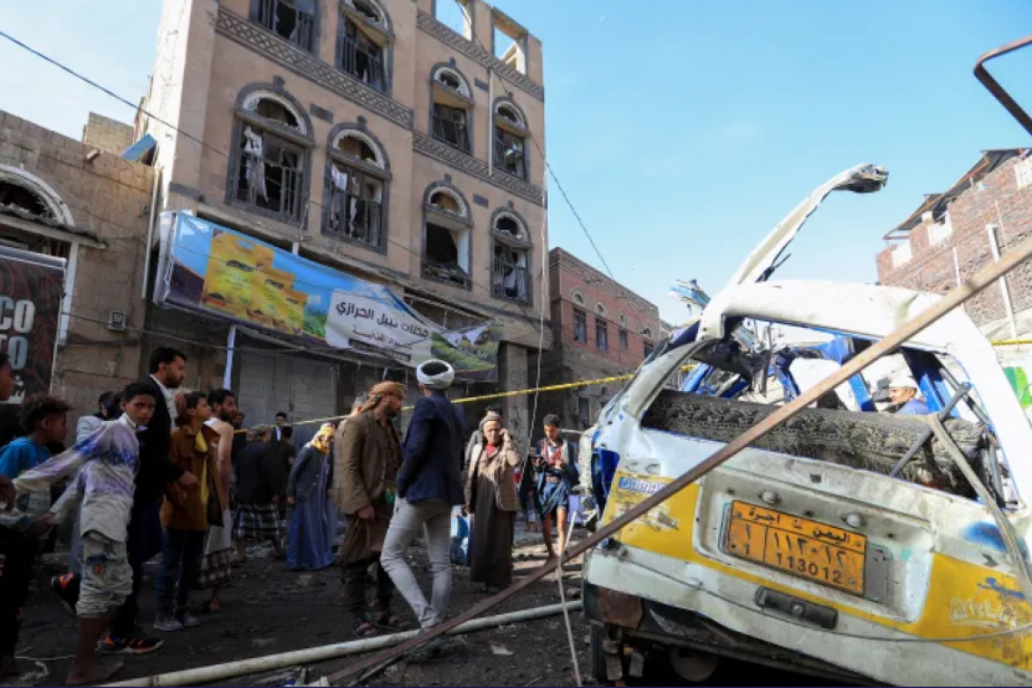 جماعة أنصار الله تعلن تنفيذ أربع هجمات بطائرات مسيّرة وصواريخ استهدفت مواقع في عسقلان وإيلات، وحاملتي طائرات أميركيتين شمال البحر الأحمر.للمزيد..