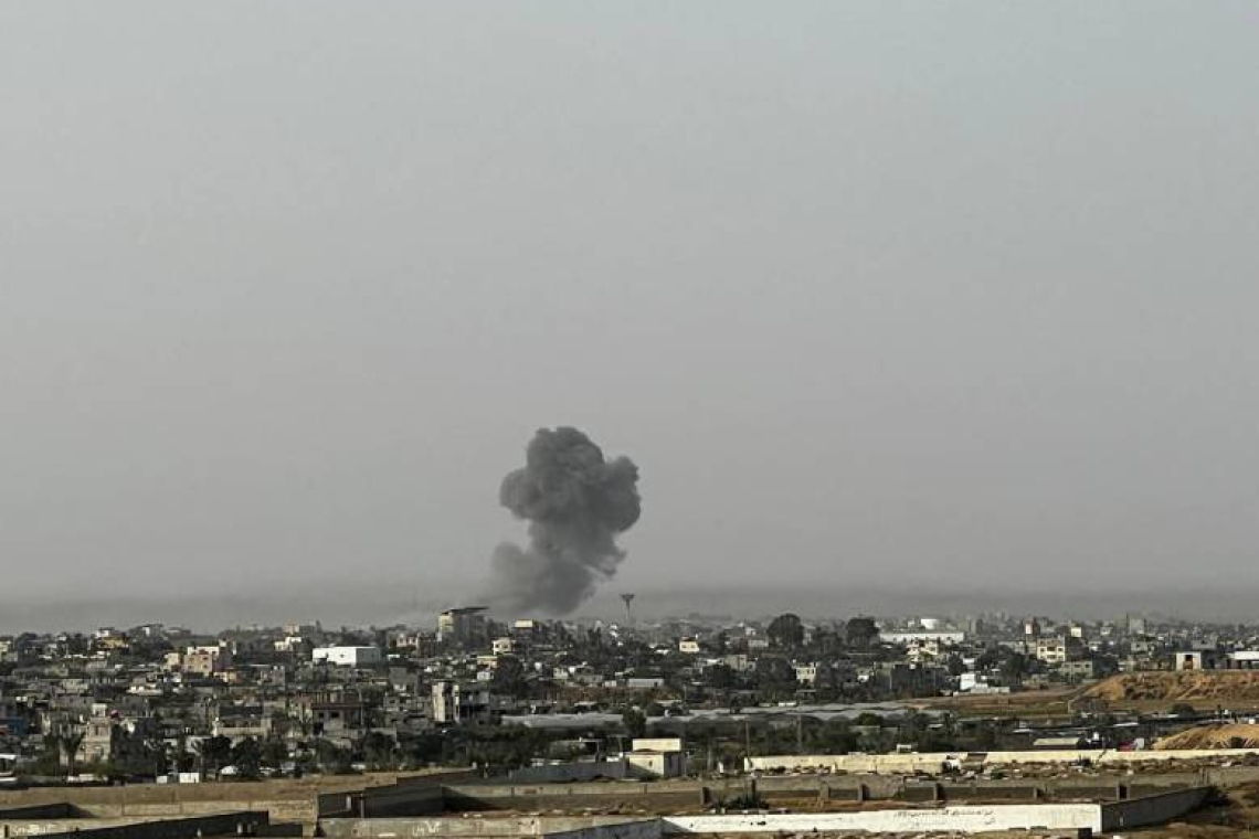 طيران الاحتلال ينفذ غارة جوية استهدفت منطقة جنوب شرق خان يونس جنوب قطاع غزة، وسط استمرار التصعيد العسكري.